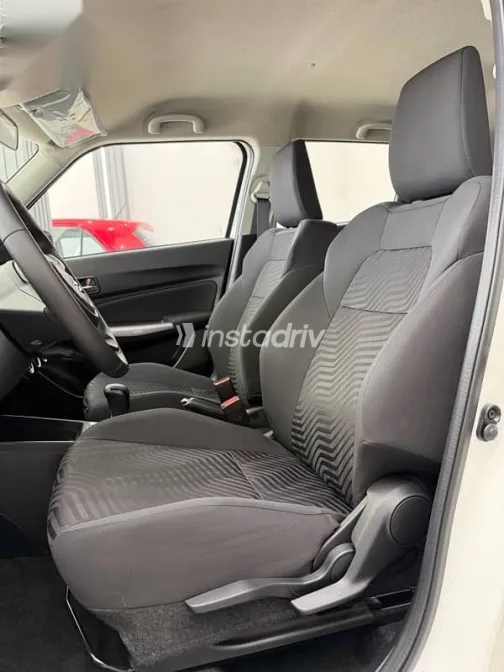 Suzuki Swift 2021 White Used for Sale - 5