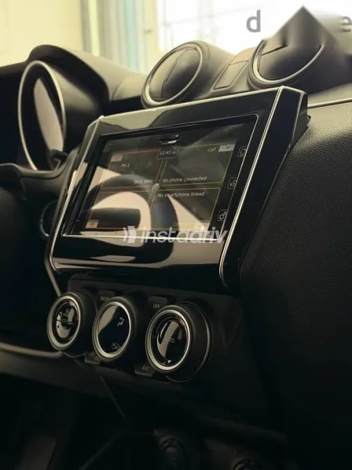 Suzuki Swift 2021 White Used for Sale - 9