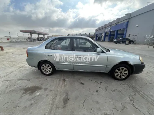 هيونداي فيرنا 2007 سماوي مستعملة للبيع - 3