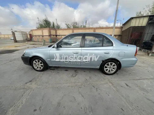 هيونداي فيرنا 2007 سماوي مستعملة للبيع - 4