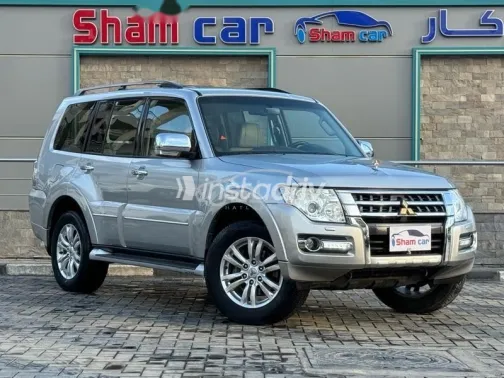 ميتسوبيشي باجيرو 2018 فضي مستعملة للبيع - 3