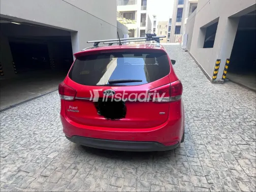 كيا كارينز 2017 أبيض مستعملة للبيع - 1