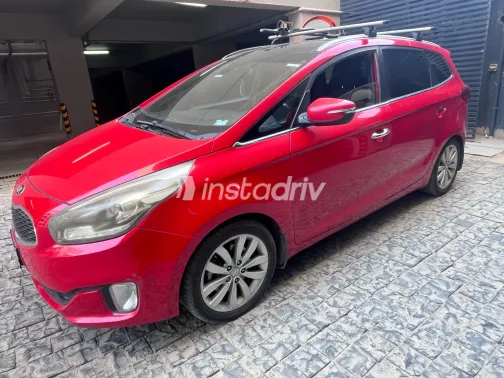 كيا كارينز 2017 أبيض مستعملة للبيع - 4