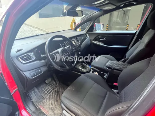 كيا كارينز 2017 أبيض مستعملة للبيع - 6