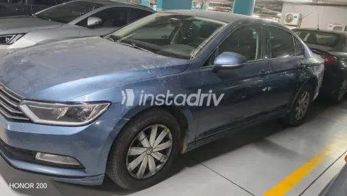 فولكس فاغن باسات 2019 أبيض مستعملة للبيع - 1