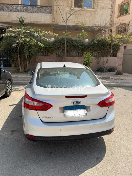 فورد فوكس 2012 أبيض مستعملة للبيع - 4
