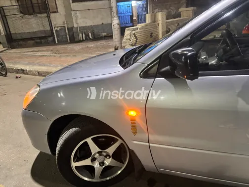 ميتسوبيشي لانسر بومة 2005 أبيض مستعملة للبيع - 2