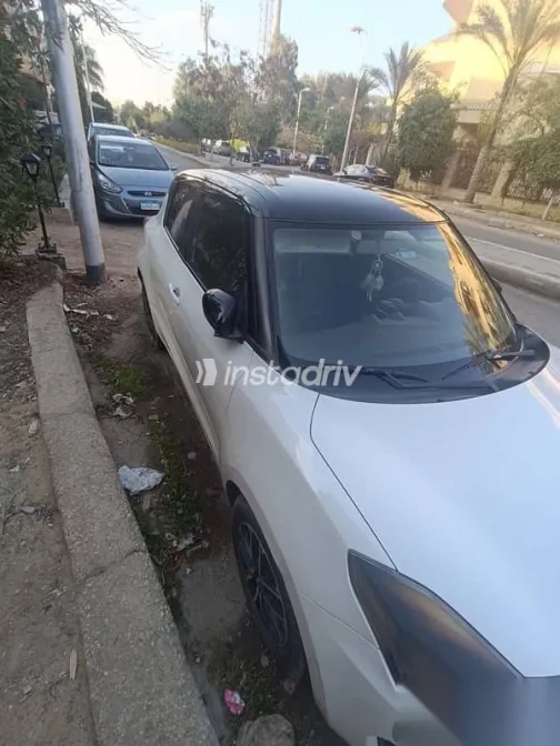 Suzuki Swift 2022 White Used for Sale - 5