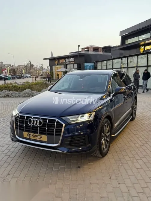 اودي Q7 2022 أزرق غامق مستعملة للبيع - 2