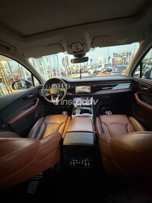 اودي Q7 2022 أزرق غامق مستعملة للبيع - 5