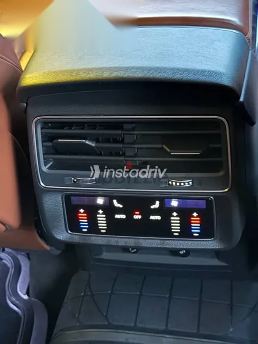 اودي Q7 2022 أزرق غامق مستعملة للبيع - 8