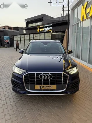 اودي Q7 2022 أزرق غامق مستعملة للبيع