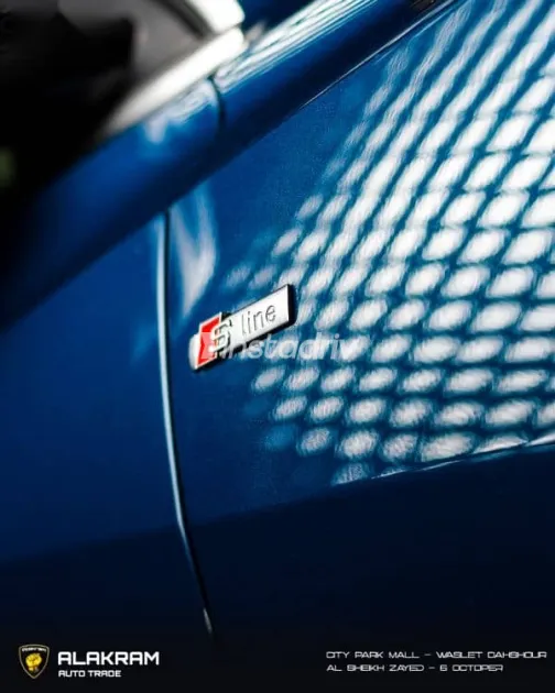 اودي Q8 2020 أزرق غامق مستعملة للبيع - 3