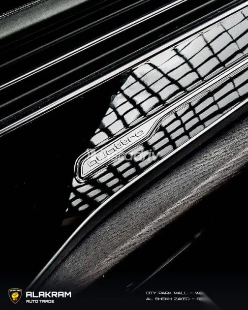 اودي Q8 2020 أزرق غامق مستعملة للبيع - 7