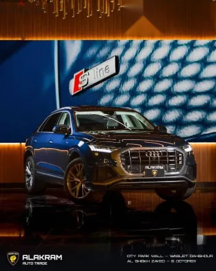 اودي Q8 2020 أزرق غامق مستعملة للبيع