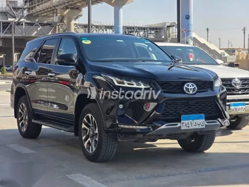 تويوتا فورتشنر 2025 أسود مستعملة للبيع - 3