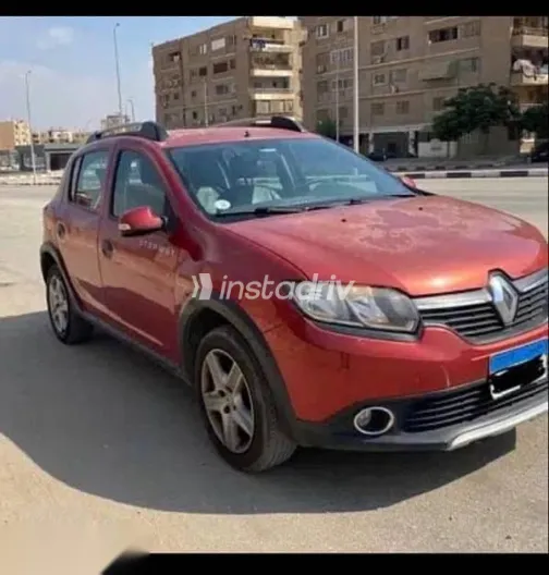 Renault Sandero 2015 Burgundy Used for Sale - 1