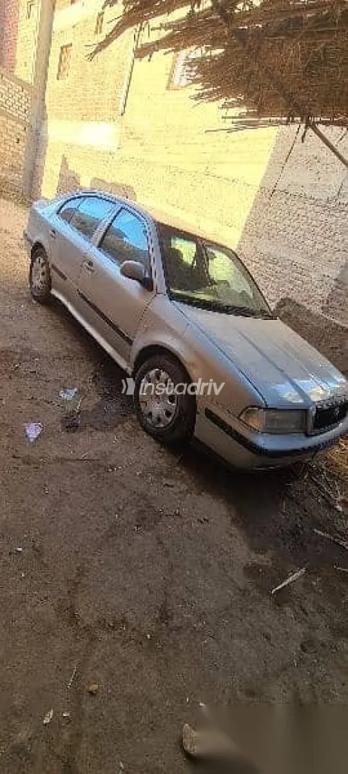 سكودا اوكتافيا 2000 فضي مستعملة للبيع - 2