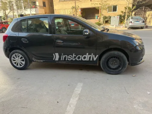 Renault Sandero 2017 White Used for Sale - 2