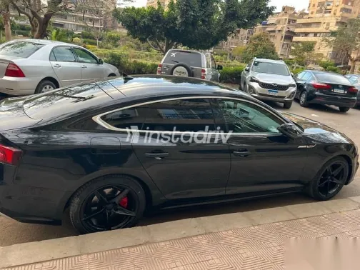 اودي A5 2018 أسود مستعملة للبيع - 4