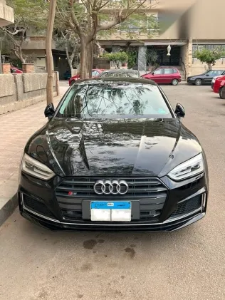 اودي A5 2018 أسود مستعملة للبيع