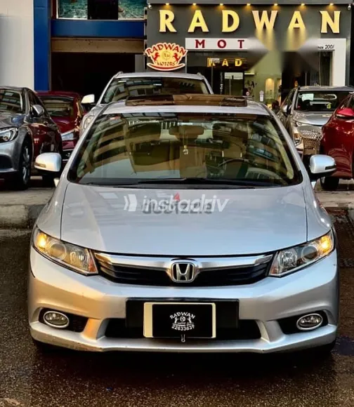 Honda Civic 2013 Silver Used for Sale - 1
