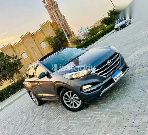 Hyundai Tucson 2017 Gray Used for Sale - 9