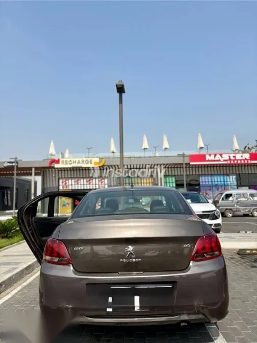 Peugeot 301 2018 Gold Used for Sale - 1