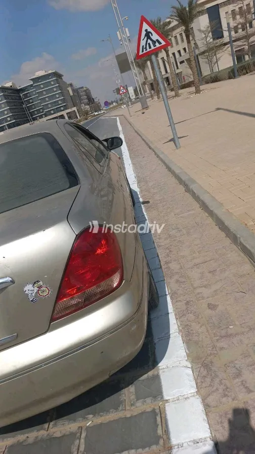 نيسان صنى 2007 أبيض مستعملة للبيع - 1