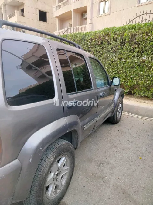 Jeep Liberty 2002 White Used for Sale - 2