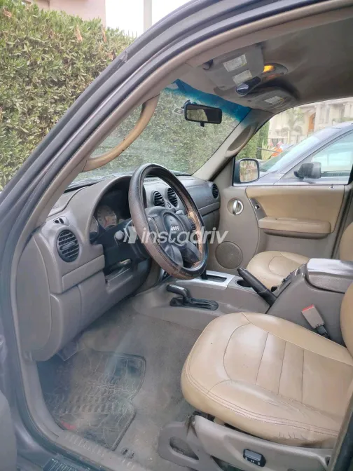 Jeep Liberty 2002 White Used for Sale - 5