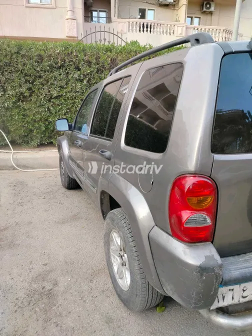 Jeep Liberty 2002 White Used for Sale - 7