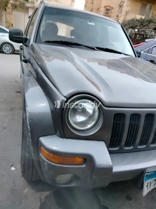 Jeep Liberty 2002 White Used for Sale - 8