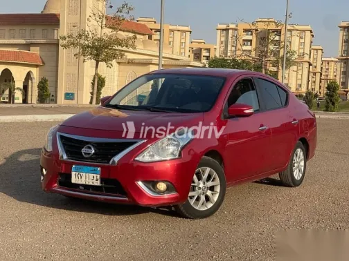 نيسان صنى 2022 أحمر مستعملة للبيع - 2