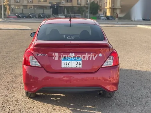 نيسان صنى 2022 أحمر مستعملة للبيع - 4