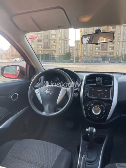 نيسان صنى 2022 أحمر مستعملة للبيع - 8
