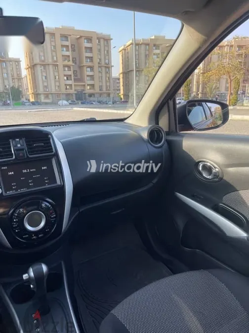 نيسان صنى 2022 أحمر مستعملة للبيع - 9