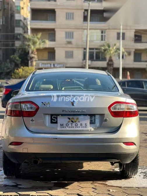 Renault Fluence 2015 Silver Used for Sale - 8