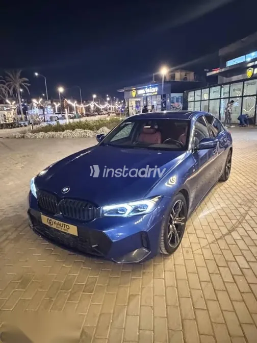 بي ام دبليو 330 2024 أزرق غامق مستعملة للبيع - 1