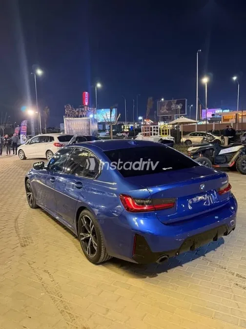 بي ام دبليو 330 2024 أزرق غامق مستعملة للبيع - 2