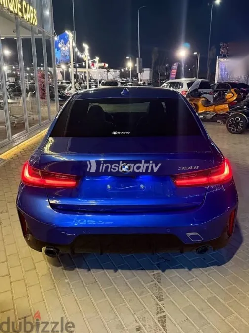 بي ام دبليو 330 2024 أزرق غامق مستعملة للبيع - 4
