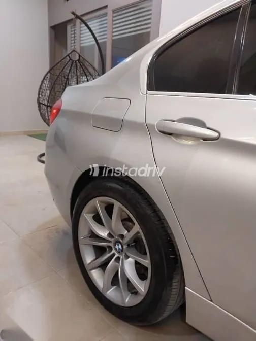 بي ام دبليو 328 2013 فضي مستعملة للبيع - 3