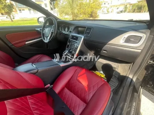 فولفو S60 2014 أسود مستعملة للبيع - 2