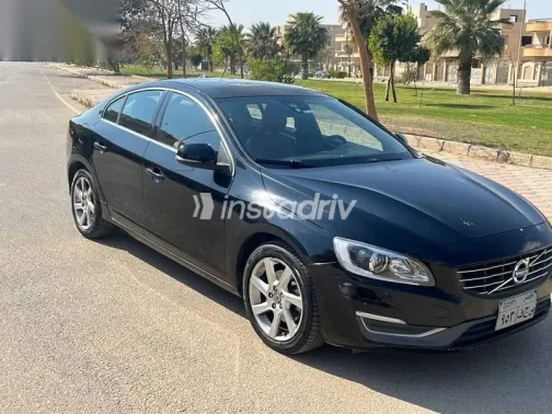 فولفو S60 2014 أسود مستعملة للبيع - 3