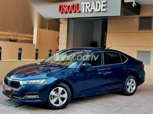سكودا اوكتافيا 2021 أزرق غامق مستعملة للبيع - 1