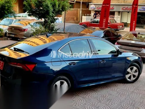 سكودا اوكتافيا 2021 أزرق غامق مستعملة للبيع - 3