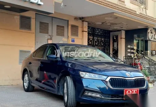 سكودا اوكتافيا 2021 أزرق غامق مستعملة للبيع - 5