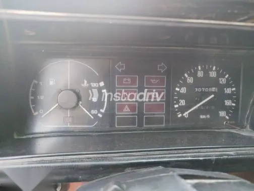 مازدا 323 1982 أحمر مستعملة للبيع - 3