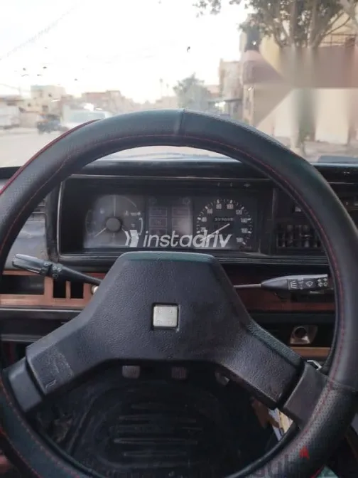 مازدا 323 1982 أحمر مستعملة للبيع - 4