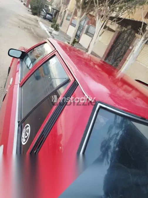 مازدا 323 1982 أحمر مستعملة للبيع - 6